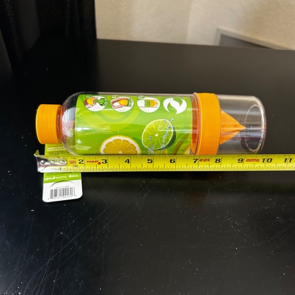 Citrus Zinger Water Bottle  28oz. NWT. - Picture 5 of 6